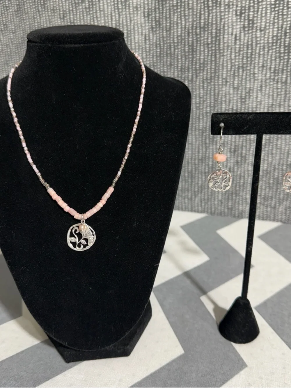 Silpada Pink Beaded Necklace with Silver Filigree Pendant and Matching Earrings - Picture 10 of 11